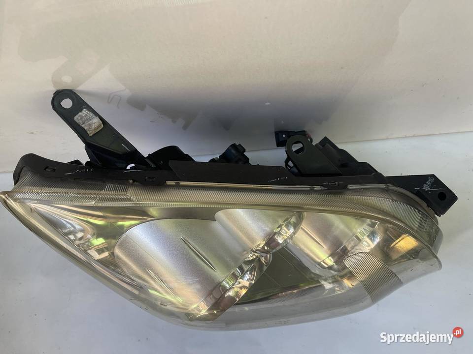 TOYOTA AVENSIS T25 LIFT PRAWA LAMPA PRZÓD Ostroróg sprzedam