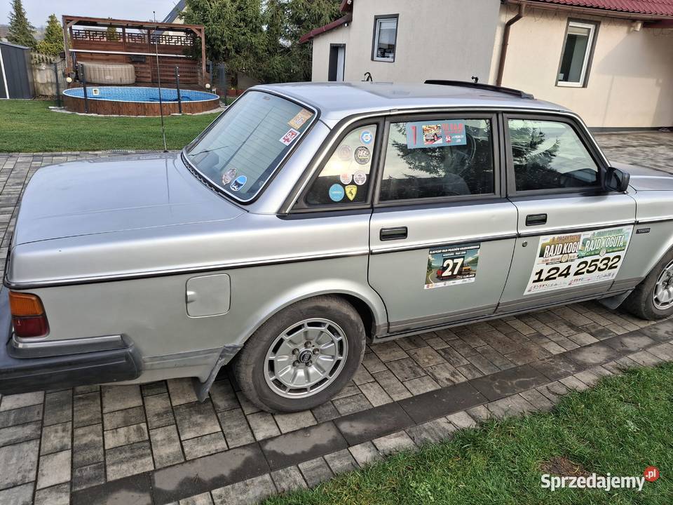 Sprzedam volvo 240 automat klimatyzacja Rok produkcji 1989