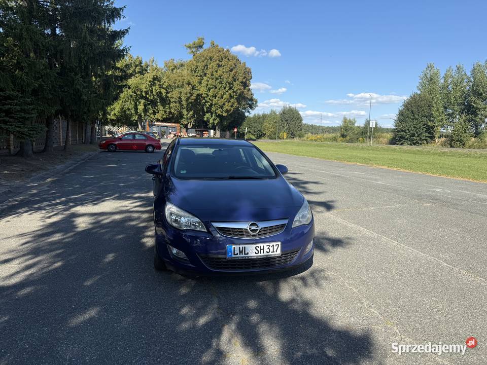 Opel Astra J Rok produkcji 2011 Wołów