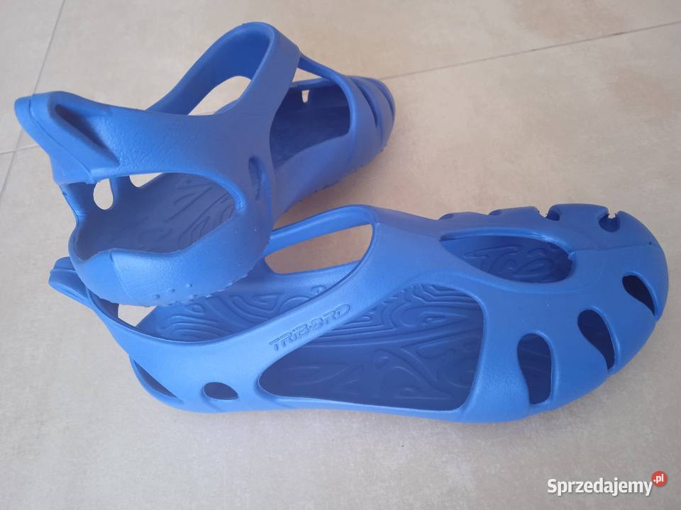 sandały na plażę do wody