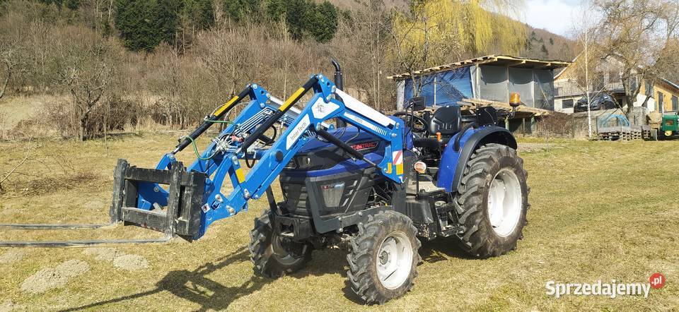 Traktor FARMTRAC 6050E 4WD z ładowaczem czołowym Chomranice