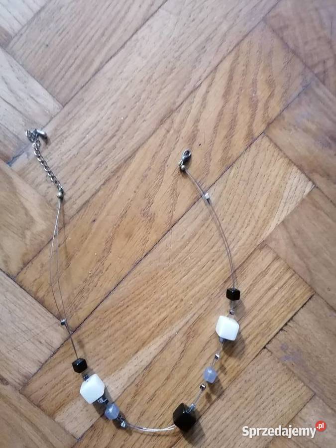 Łańcuszek z białych i czarnych kostek Elbląg sprzedam