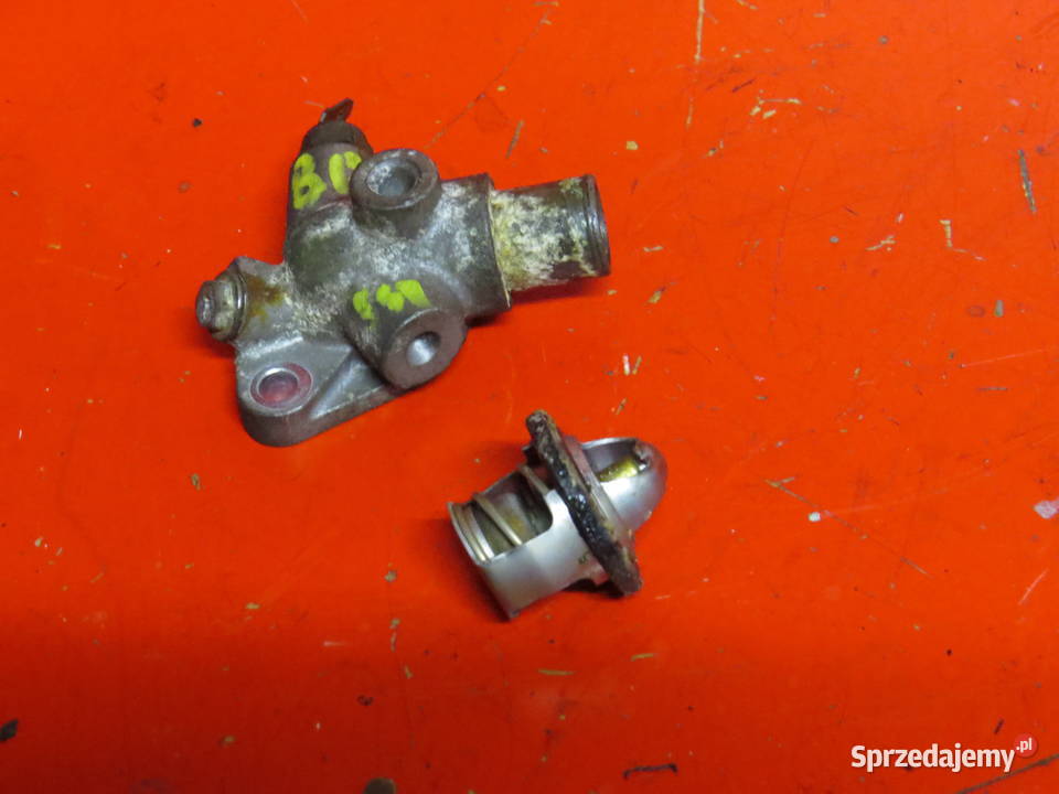 SUZUKI BURGMAN K7 200 125 150 termostat króciec