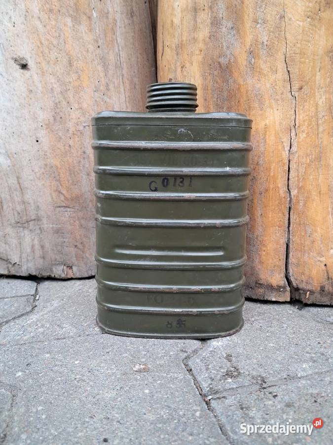 Stary filtropochłaniacz do maski przeciwgazowej Świecie