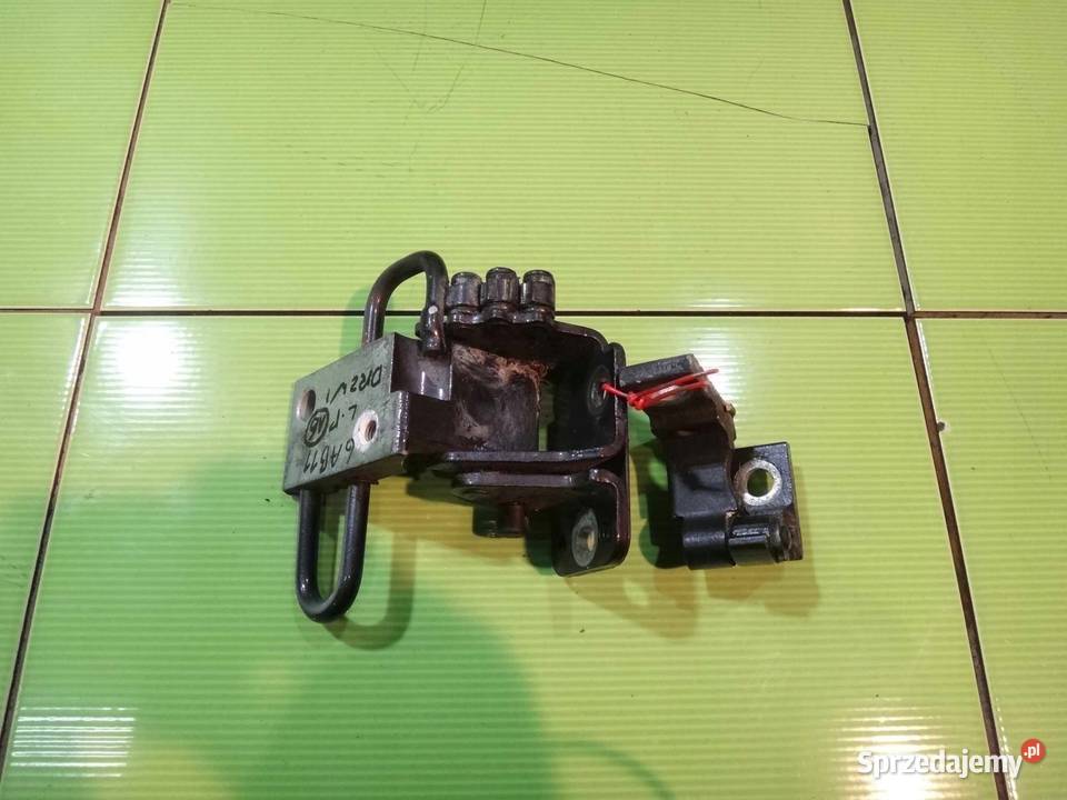 A3 8P LIFT 09r CABRIO zawiasy drzwi lewe przod Suków sprzedam