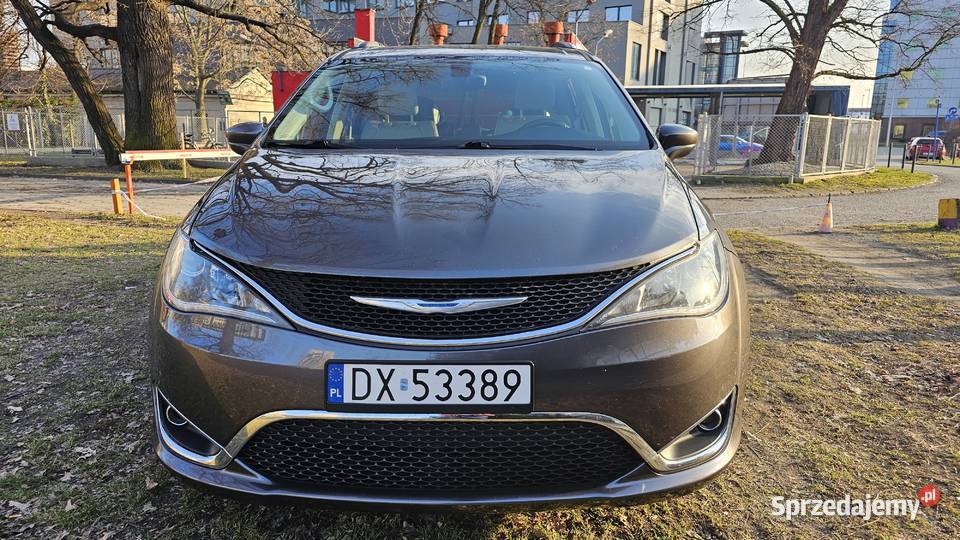Chrysler Pacifica 2018 Touring L 36 7 osób sprowadzony dolnośląskie