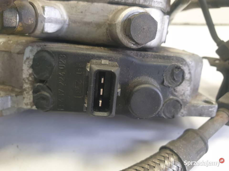 AUDI 80 B3 18 i ROZDZIELACZ PALIWA 0438121011 Rudka sprzedam