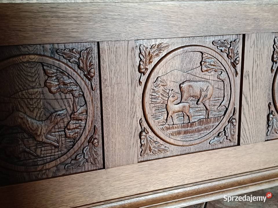 Skrzynia drewniana rzeźbiona