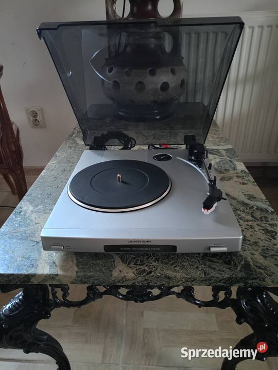Gramofon UNIVERSUM F 1035 z przedwzmacniaczem