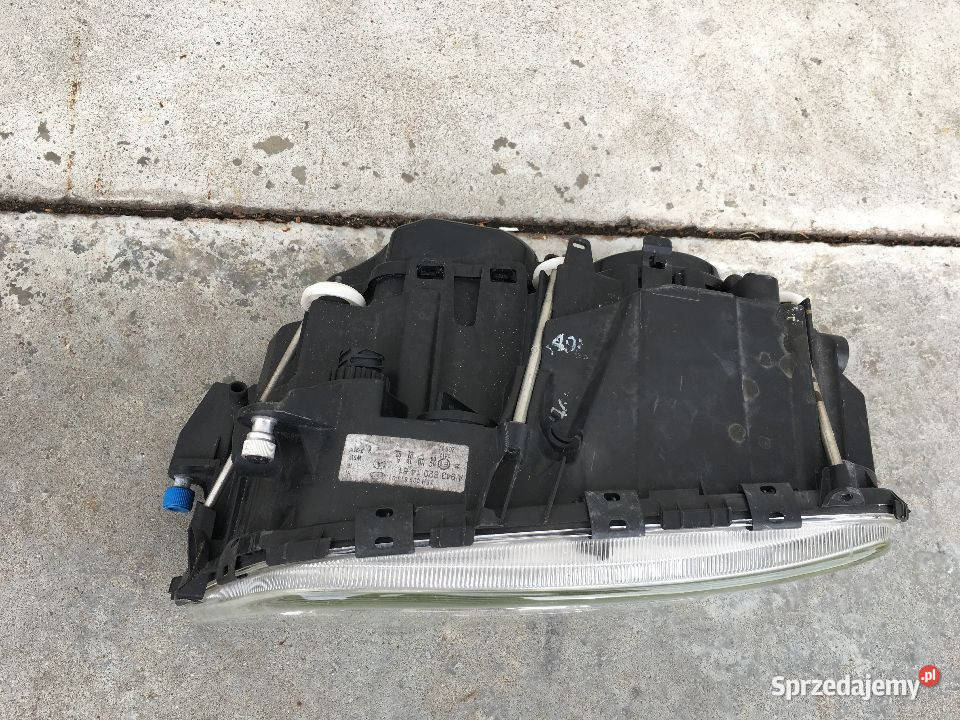 Reflektor Lampa Actros MP3 Lewy 9438201561 Hella Maszewo sprzedam