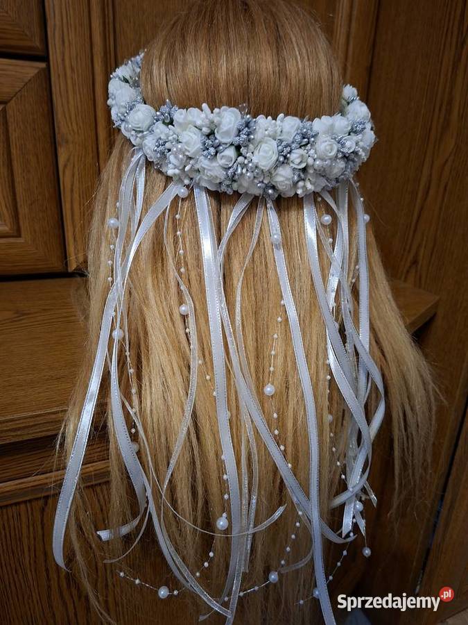 Wianek komunijny biało srebrny