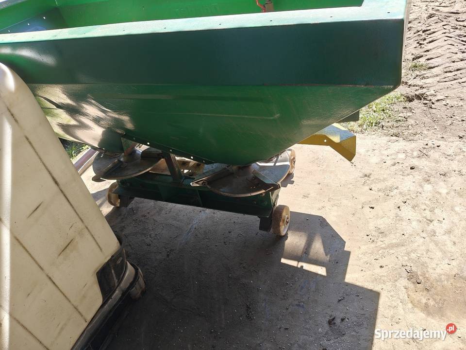 Rozsiewacz nawozów dwutalerzowy Dnder 800 Brogi