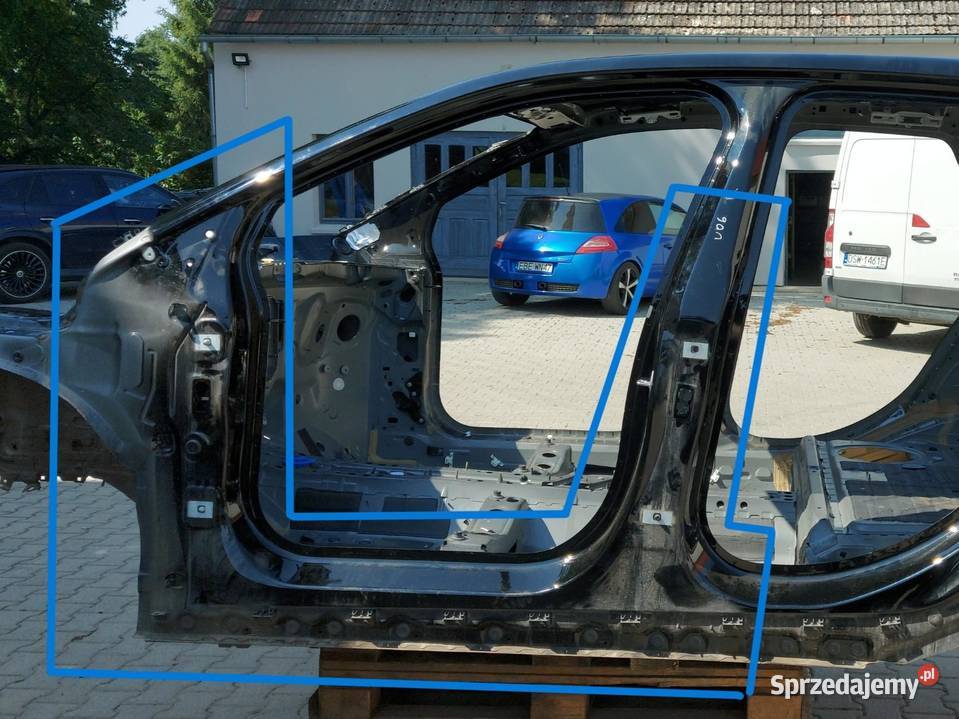 BMW U06 200i Słupek próg lewy 668