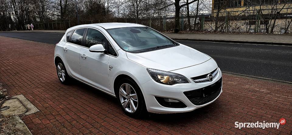 Opel Astra J 14 turbo 120 super stan tech światła do jazdy dziennej Czeladź