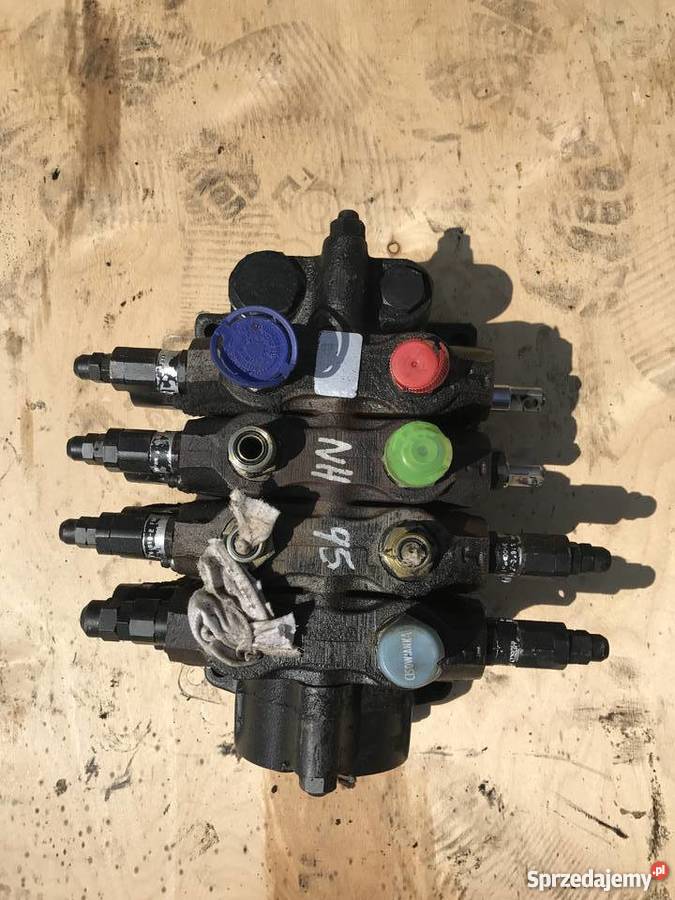 Rozdzielacz przedni Holland LB 95 LB 110 pomorskie sprzedam