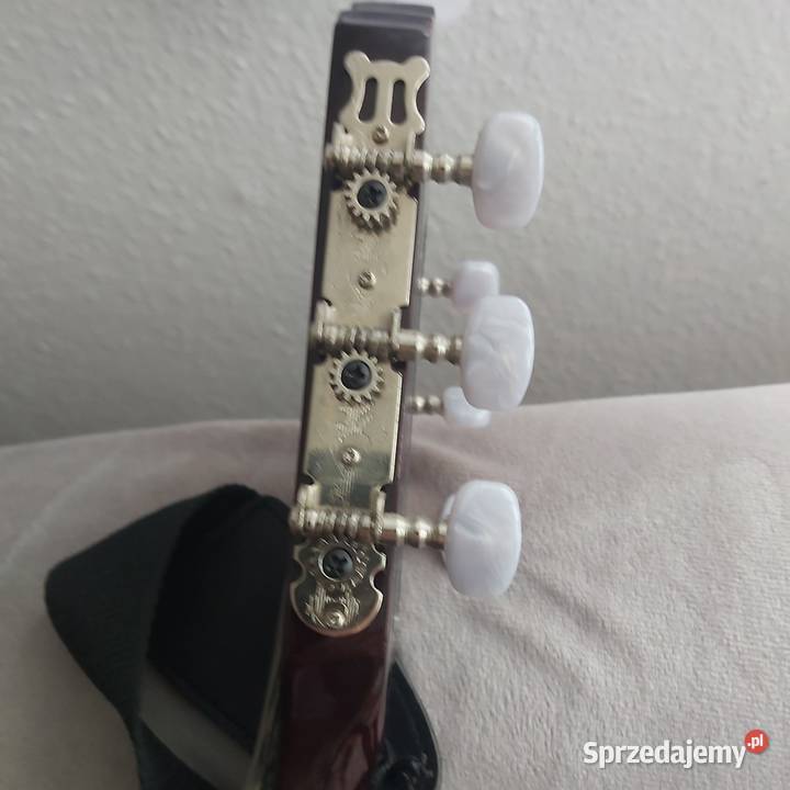 Gitara klasyczna z pokrowcem i pasem nosnym Opole