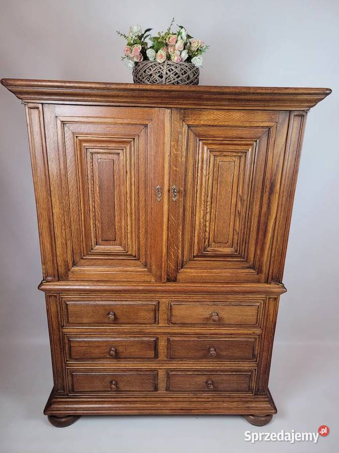 Wysoka komoda bieliżniarkaszuflady