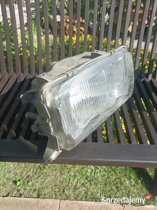 Audi 100 C2 lampa przednia prawa osobowe Płock