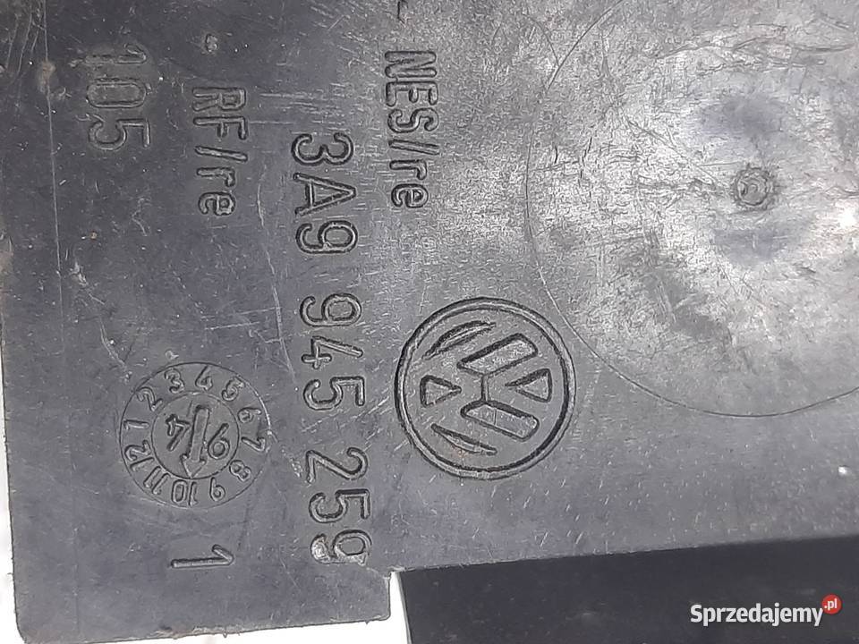 VW PASSAT B4 KOMBI listwa wkład lampy prawej Lampy tylne Ksawerów