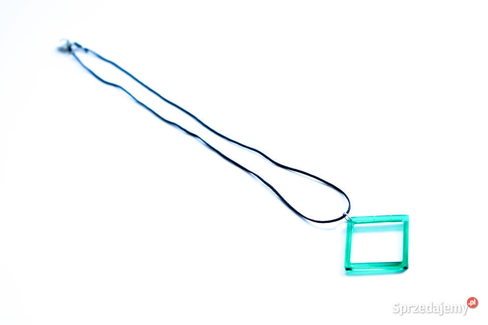 Zielony wisiorek kwadrat z żywicy epoksydowej na Warszawa