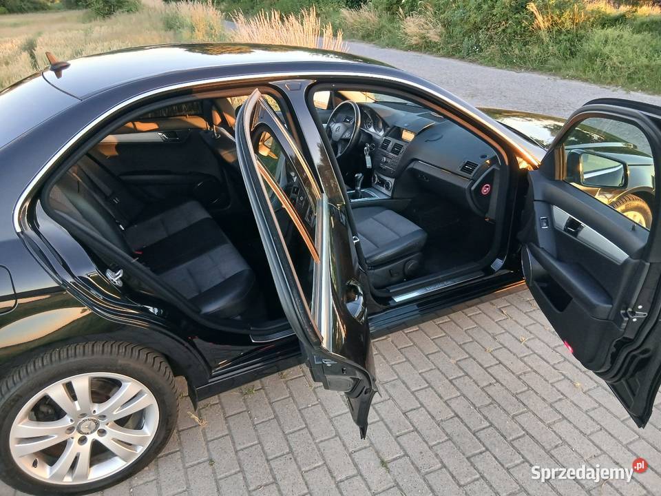 Mercedes C220 Avantgarde Czarny Bezwypadkowy z wielkopolskie Gołuchów