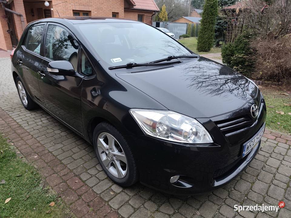 Toyota Auris nieuszkodzony Pionki