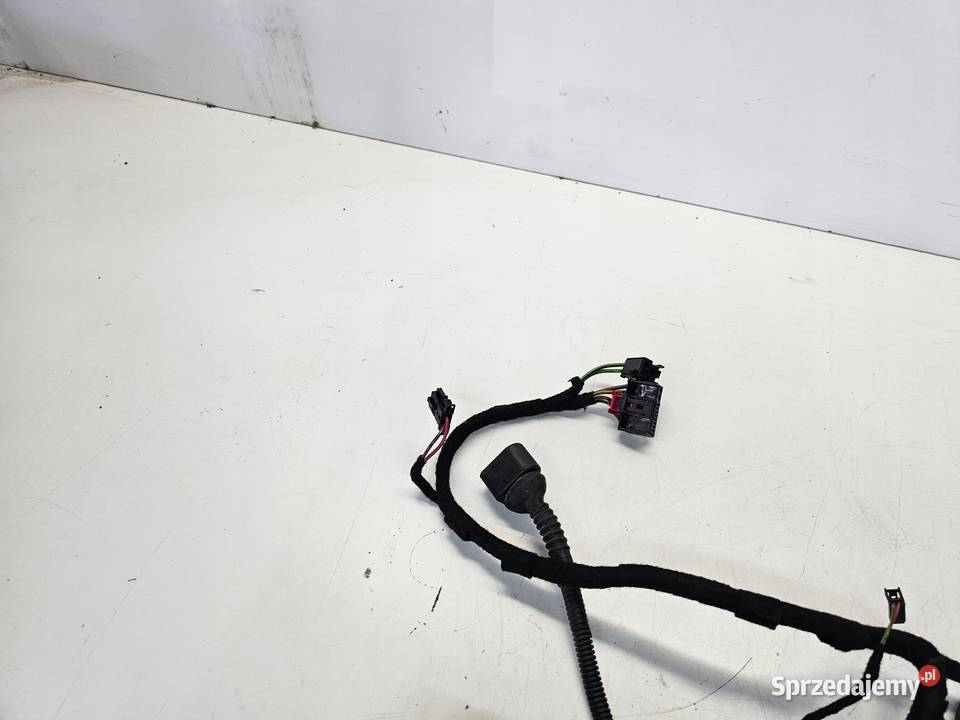 WIĄZKA DRZWI PRAWY LEWY TYŁ AUDI Q3 8U osobowe Materiały instalacyjne Części samochodowe śląskie