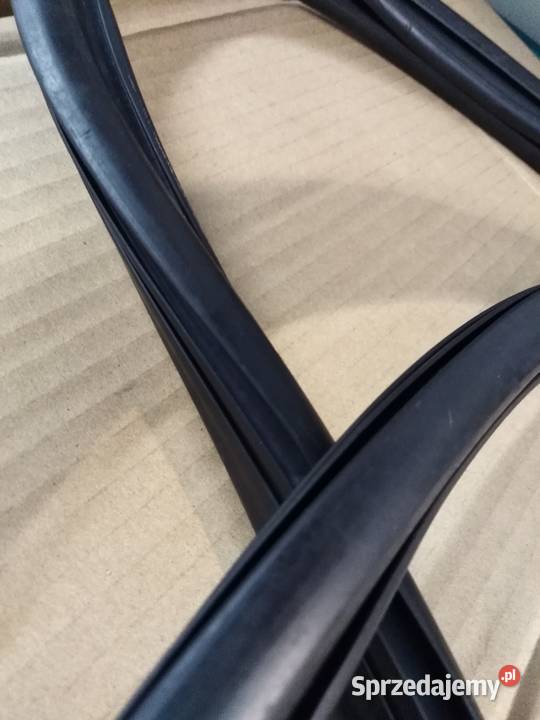 Fiat 125p fabrycznie nowa uszczelka szyby Rok produkcji 1978 Chodzież sprzedam