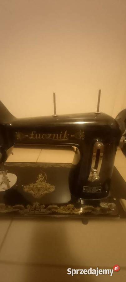Sprzedam starą maszynę do szycia Łucznik Warszawa
