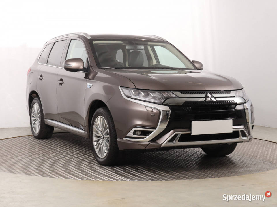 Mitsubishi Outlander 24 PHEV światła przeciwmgielne Katowice