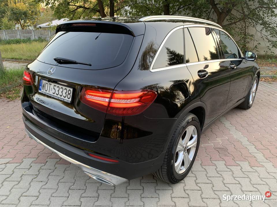 Mercedes GLC 220d 4 matic 9G salon pierwszy Rok produkcji 2017 Samochody osobowe Józefów sprzedam