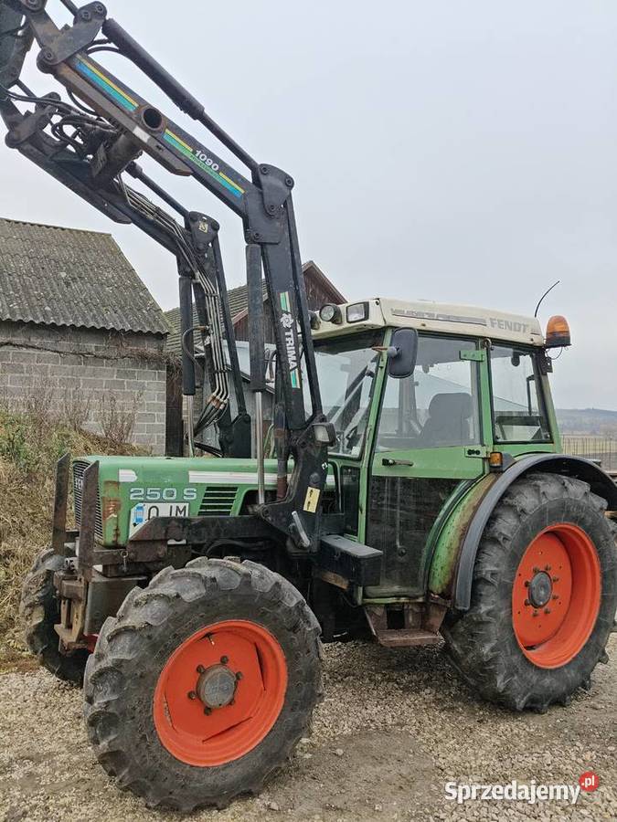 Fendt 250S z ładowaczem Kijany
