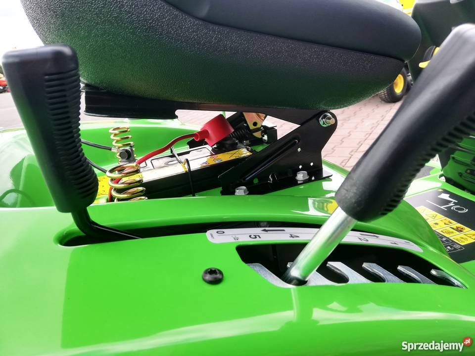 Traktor ogrodowy MasterCut 92 16 silnik