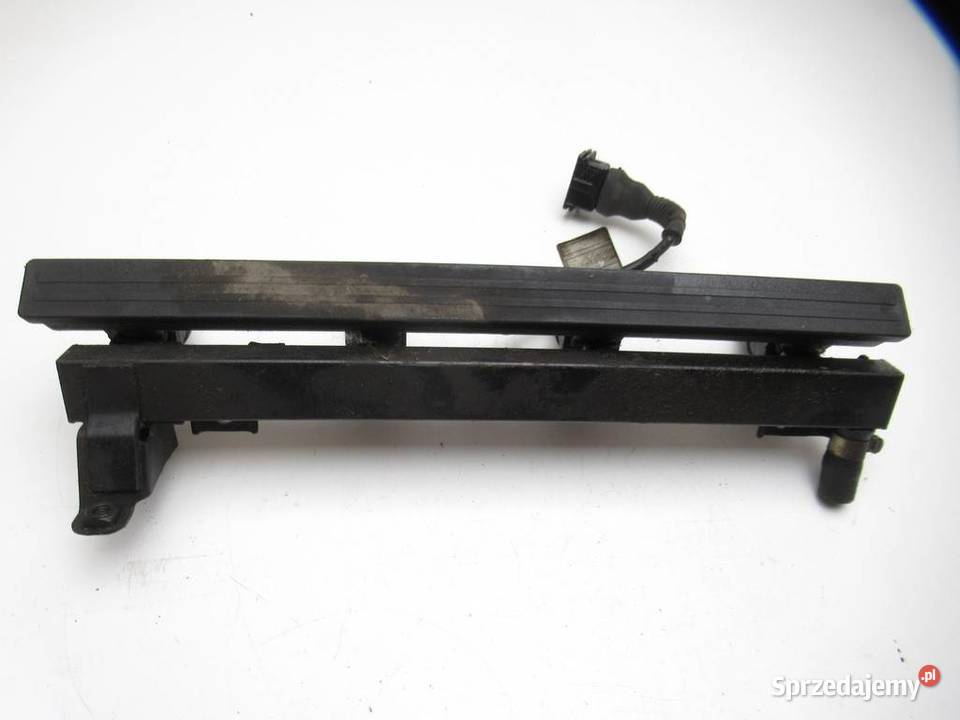 LISTWA WTRYSKOWA WTRYSKIWACZE BMW E30 1714710 16