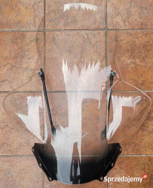 Szyba GIVI do Suzuki Burgman 125200 z mocowaniem Piła