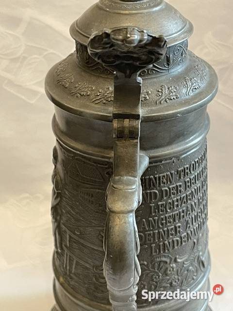 Kufel cynowy z pokrywką scena rodzajowa