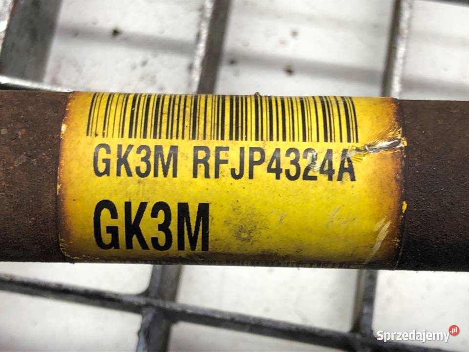 PÓŁOŚ LEWY PRZÓD HYUNDAI i20 II 12 84 PRZEGUB osobowe