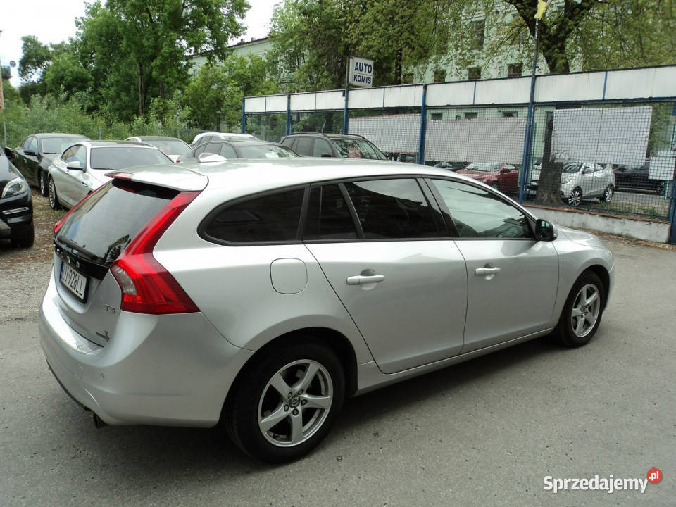 Volvo V60 sprzedam ładne VOLVO V60 16 B 150 STAN Lublin