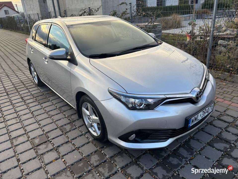 TOYOTA AURIS 133 B LIFT lekko uszkodzona CD mazowieckie sprzedam
