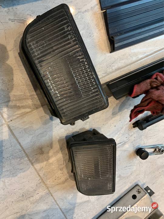 Korbki Mercedes w126 zaslepka zderzaka Czesci w Pozostałe Tomaszów Mazowiecki