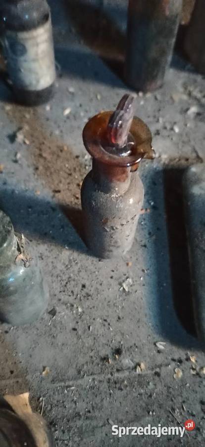 Zabytkowe butelki i porcelana Porcelana i szkło Biała