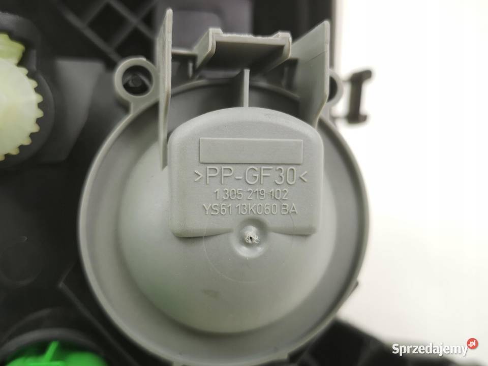 LAMPA PRAWY PRZÓD FORD FIESTA 19952003 1127895 osobowe sprzedam