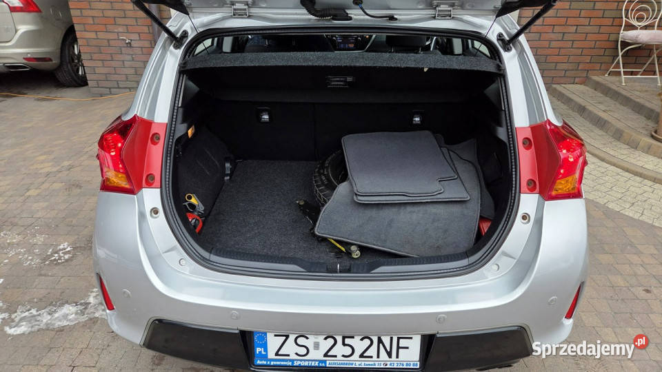 Toyota Auris 16 132 GAZ PREMIUM pakiety Salon elektryczne lusterka Auris łódzkie Aleksandrów Łódzki