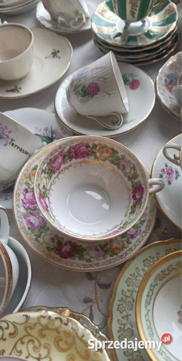 Filiżanka na spodku Przepiękny dekor rożyczek na Porcelana i szkło pomorskie Gdańsk