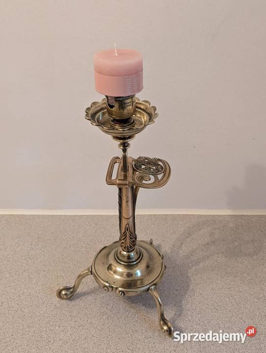Antyczny mosiężny świecznik Benham Froud z Piła