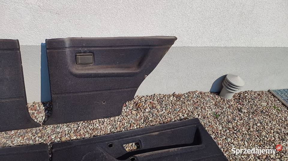 Boczki VW Golf MK2 3d Czarne materiał plastik osobowe Tapicerki samochodowe Chojnice