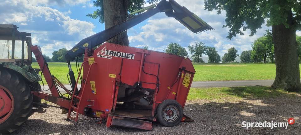 Trioliet wóz paszowy pionowy nieuszkodzony Do hodowli zwierząt Huta Szklana