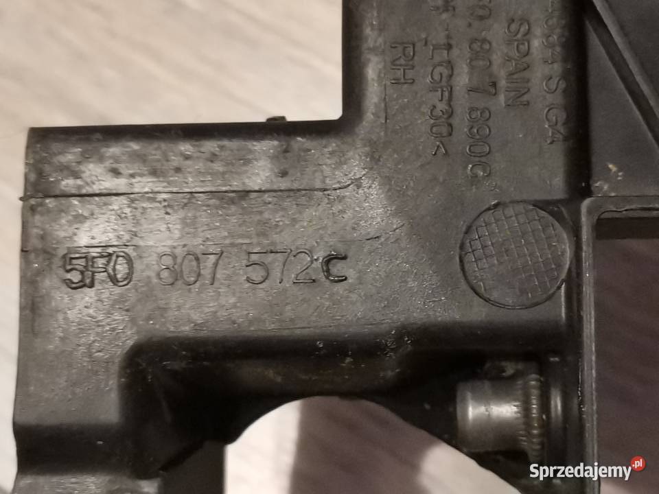 SEAT LEON III PRAWY SLIZG MOCOWANIE LAMPY PRZÓD osobowe wielkopolskie Międzychód sprzedam