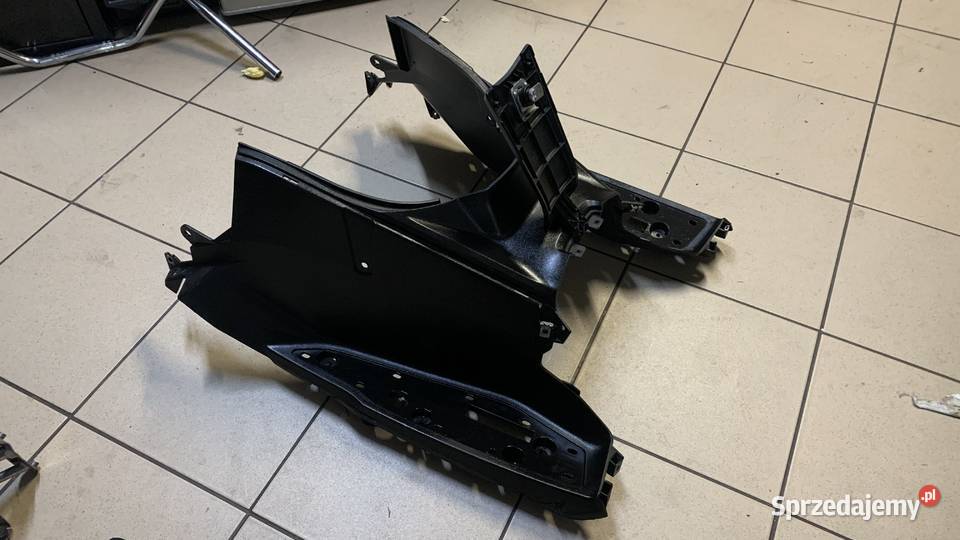 Podest podesty osłona wlewu paliwa Yamaha X 125 Brzeszcze