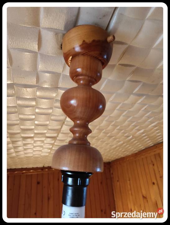 Drewniana lampa zdobiona bez klosza Płock